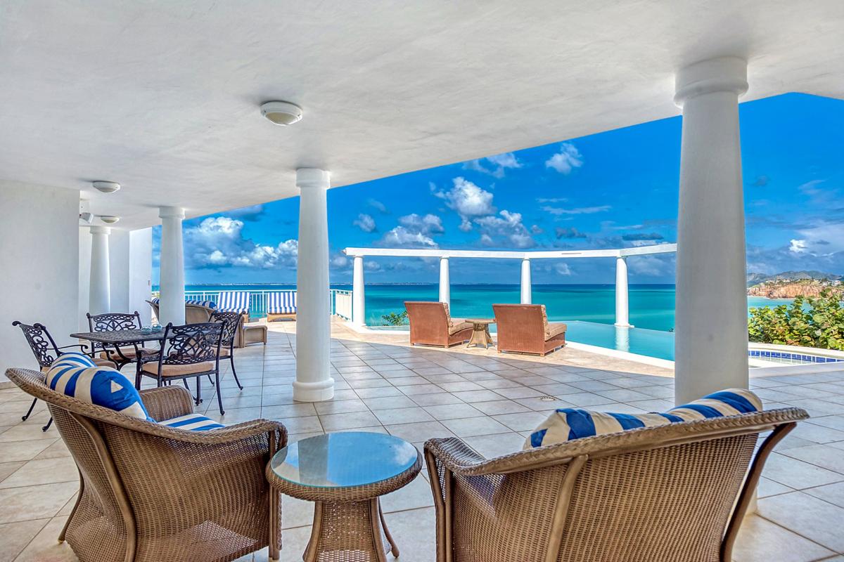 Luxury Pool Villa St Martin - Outdoor seating and sea view